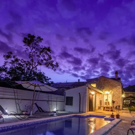 Charming Family With Private Pool Villa Marčana