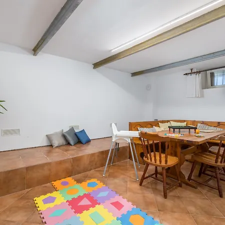 Charming Family With Private Pool *