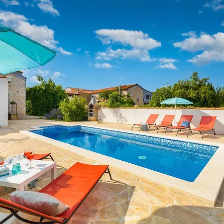 Charming Family With Private Pool וילה Marčana