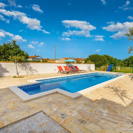 Charming Family With Private Pool *