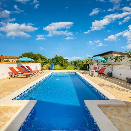 Charming Family With Private Pool Villa *