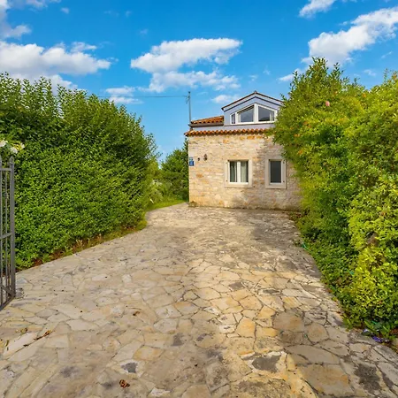 Charming Family With Private Pool Marčana